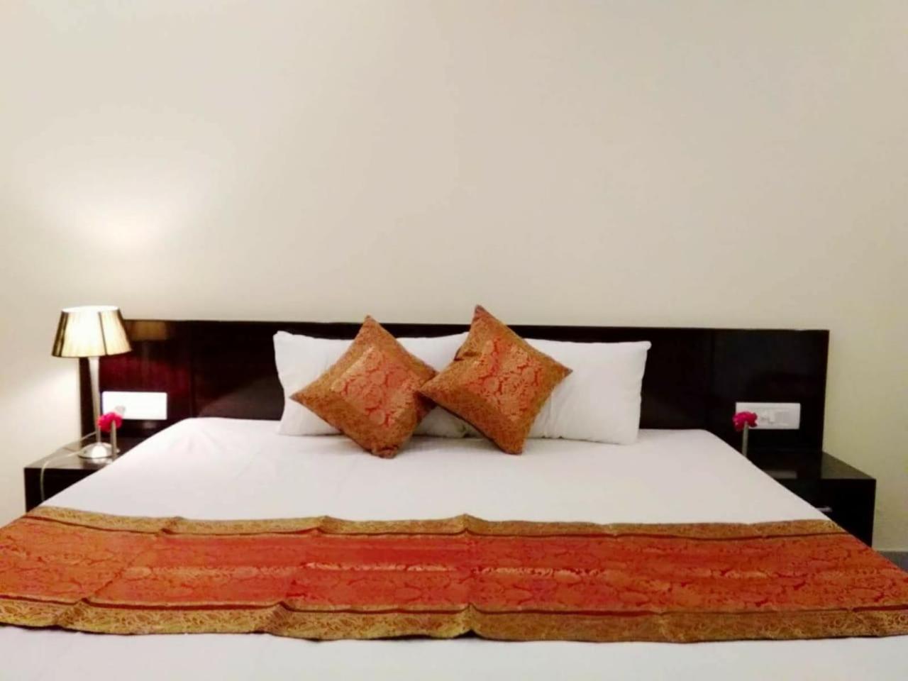 Vedic Villa Varanasi Esterno foto